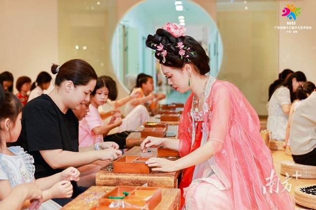 7月24日至28日，东莞市文化馆举行“潮玩东莞·青春共创”少儿潮玩市集。东莞市文化馆提供图