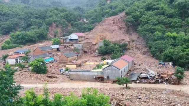 山洪肆虐京冀交界山村：失联的老人，翻山进村的年轻人