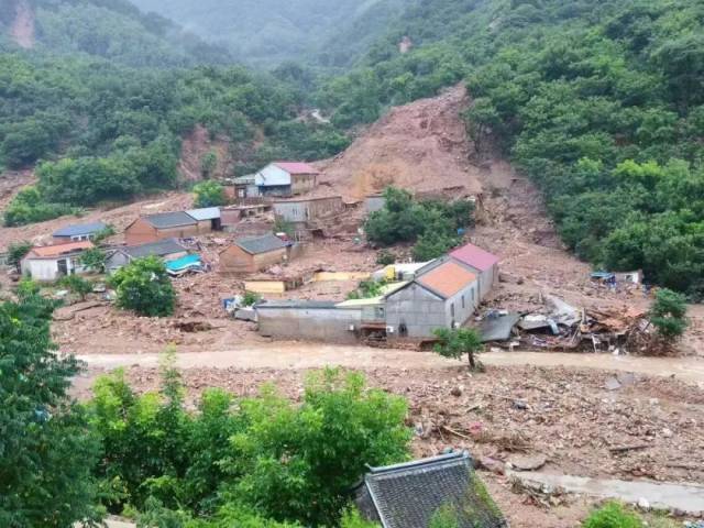 ▲杨家台村泥石流现场。(受访者供图)