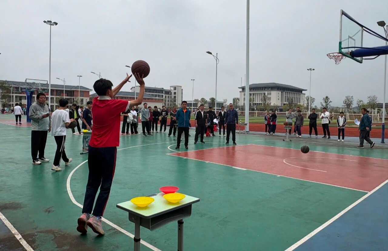 云安区举办首届体育“王者”挑战赛