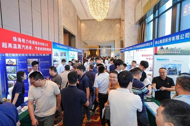 改造企业与技术/设备服务商现场沟通洽谈。图源：活动主办方