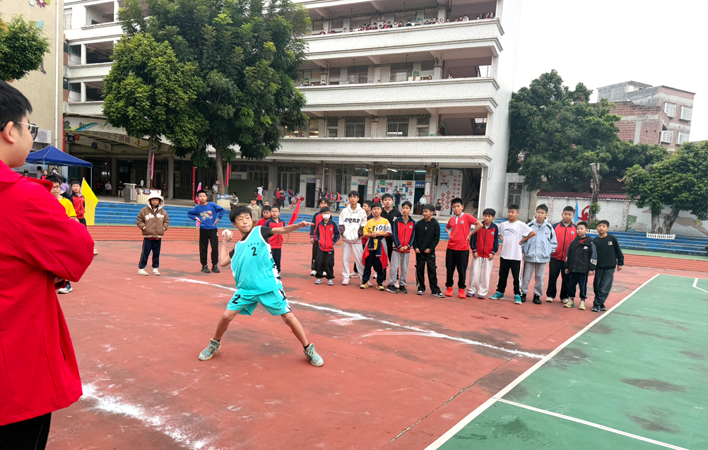 罗定市罗城中心小学学生运动会开幕