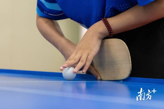 盲人乒乓球比赛考验技术与专注度。 盲人乒乓球比赛考验技术与专注度。