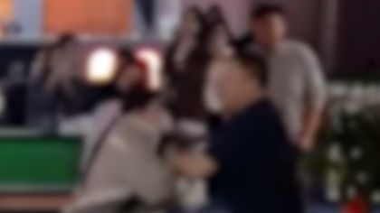 台球室老板将讨薪女生甩抛在地？警方通报！