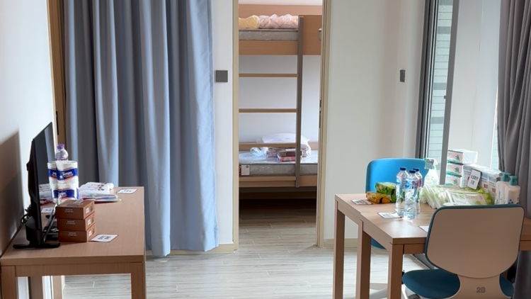 South记者探访灾民临时安置点，生活急救物资一应俱全