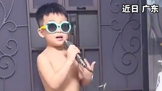 广东小孩哥浴室唱情歌，网友：一代人有一代人的够钟