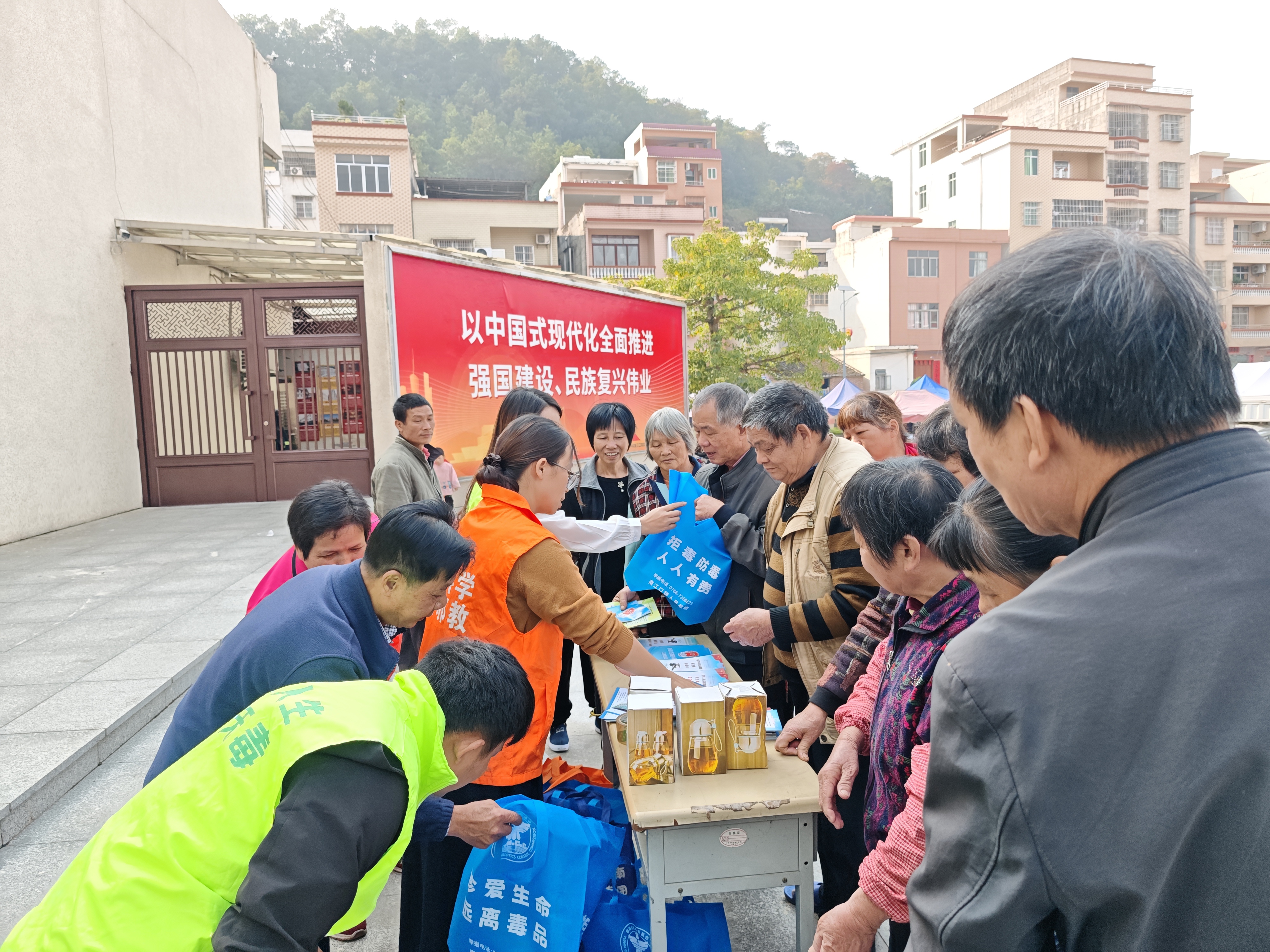 郁南县南江口镇开展国家宪法日系列宣传活动