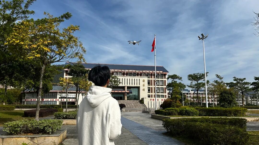 从实训室磨砺到省赛场夺奖！云浮技师学院黄焌濠学子的无人机成长记