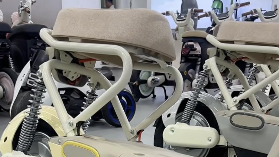 车型设计考虑不周，雅迪电动车道歉