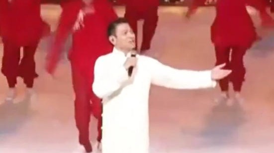 太燃了！全场大合唱！让世界知道我们都是中国人！