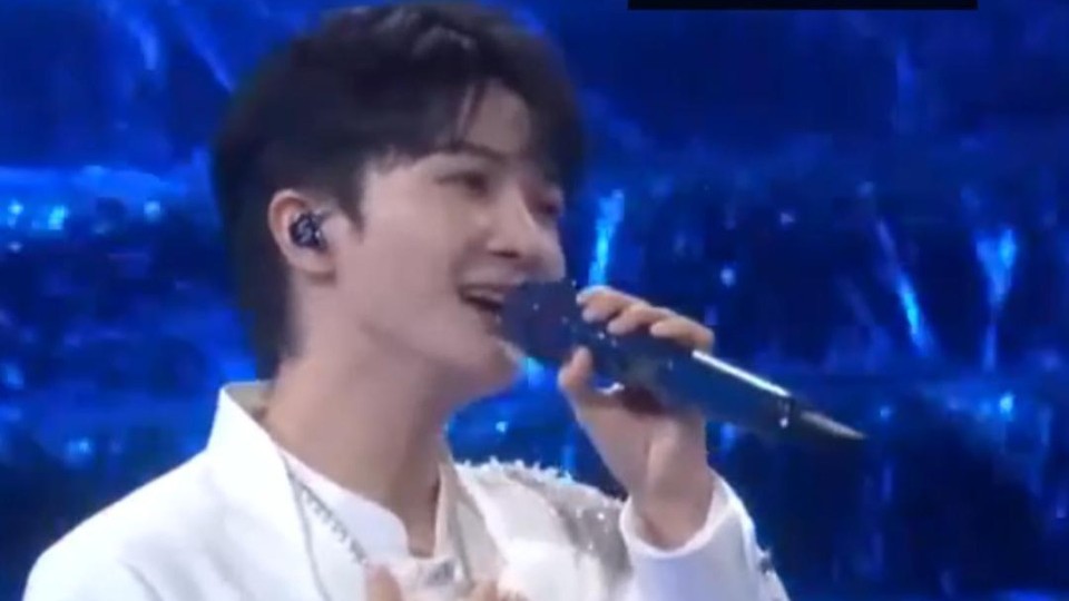 十五运会开幕式现场，周深单依纯演唱《天海一心》