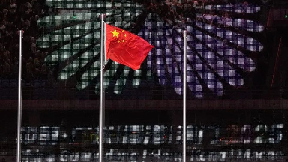 中国红闪耀大湾区 粤港澳三地首次同步升起五星红旗