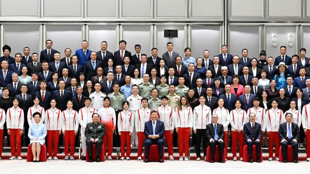 Xi meets national honorees in sports