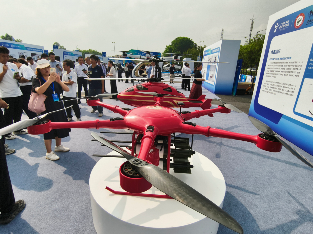 image.png 10月16日,广州大学城低空飞行营地正式启动,图为现场展示的低空飞行器。