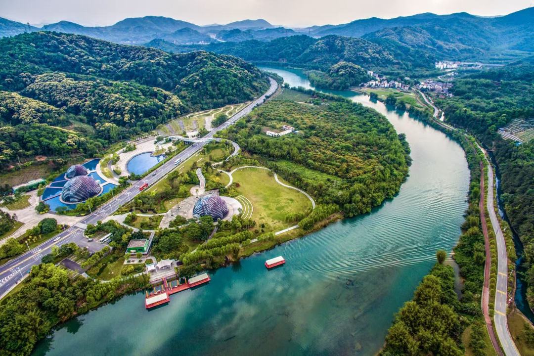 高鹤涛-配图:“最美公路”连广惠 激活“两山”新-FZ100414564951 从化108公里路段完成改造。