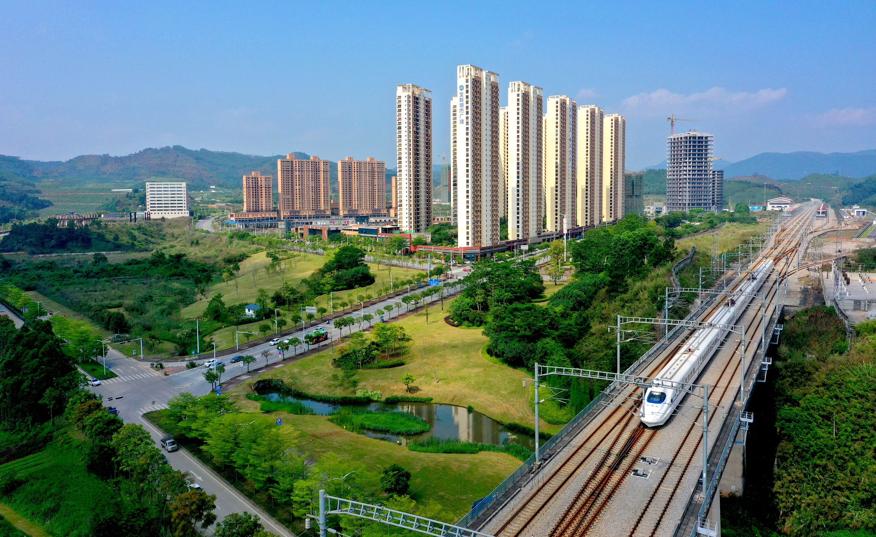 大湾区世界级机场群来了，“三条跑道”的云浮时光