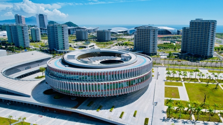 当千年潮韵遇上智能浪潮，他们正在汕大写一个新故事