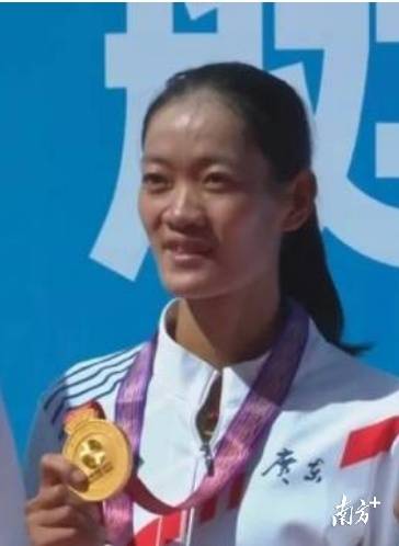 邱秀萍在第十四届全运会颁奖现场。（资料图）