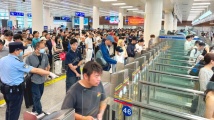 香港一周 | “五一”香港开启人海模式，首两日约160万人次出入境