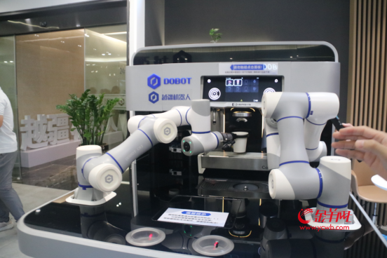 机械臂制作咖啡