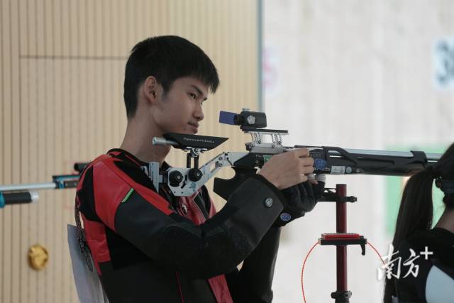 巴黎奥运会冠军盛李豪。