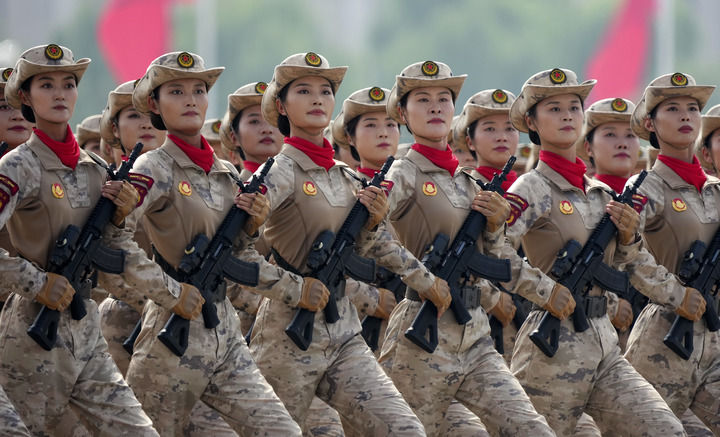 　　2025年9月3日，纪念中国人民抗日战争暨世界反法西斯战争胜利80周年大会在北京隆重举行。这是民兵方队接受检阅。新华社记者 许畅 摄
