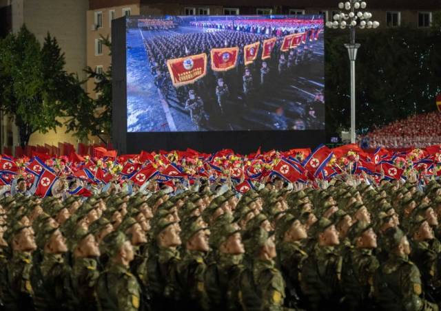 2025年10月10日，庆祝朝鲜劳动党成立80周年阅兵式在朝鲜平壤举行。新华社记者 翟健岚 摄