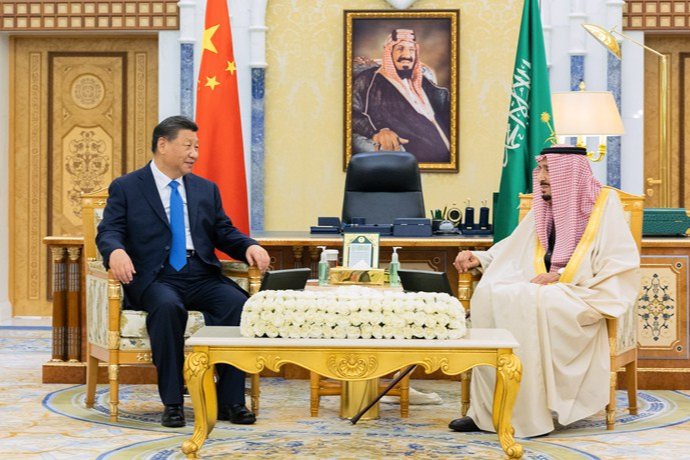Xi meets with King Salman bin Abdulaziz Al Saud of Saudi Arabia