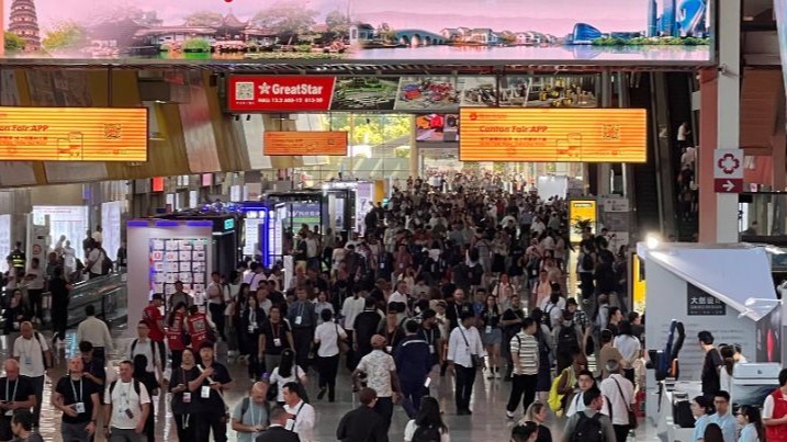 广交会向新：万企参展，全球赴约，客商纷纷“拥抱”中国科技