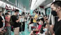Guangzhou Metro requires "health/venue code" scans to enter the station Guangzhou Metro requires "health/venue code" scans to enter the station