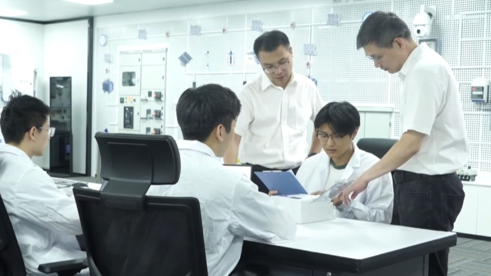 劳模工匠推动人工智能和机器人技术不断“上新”