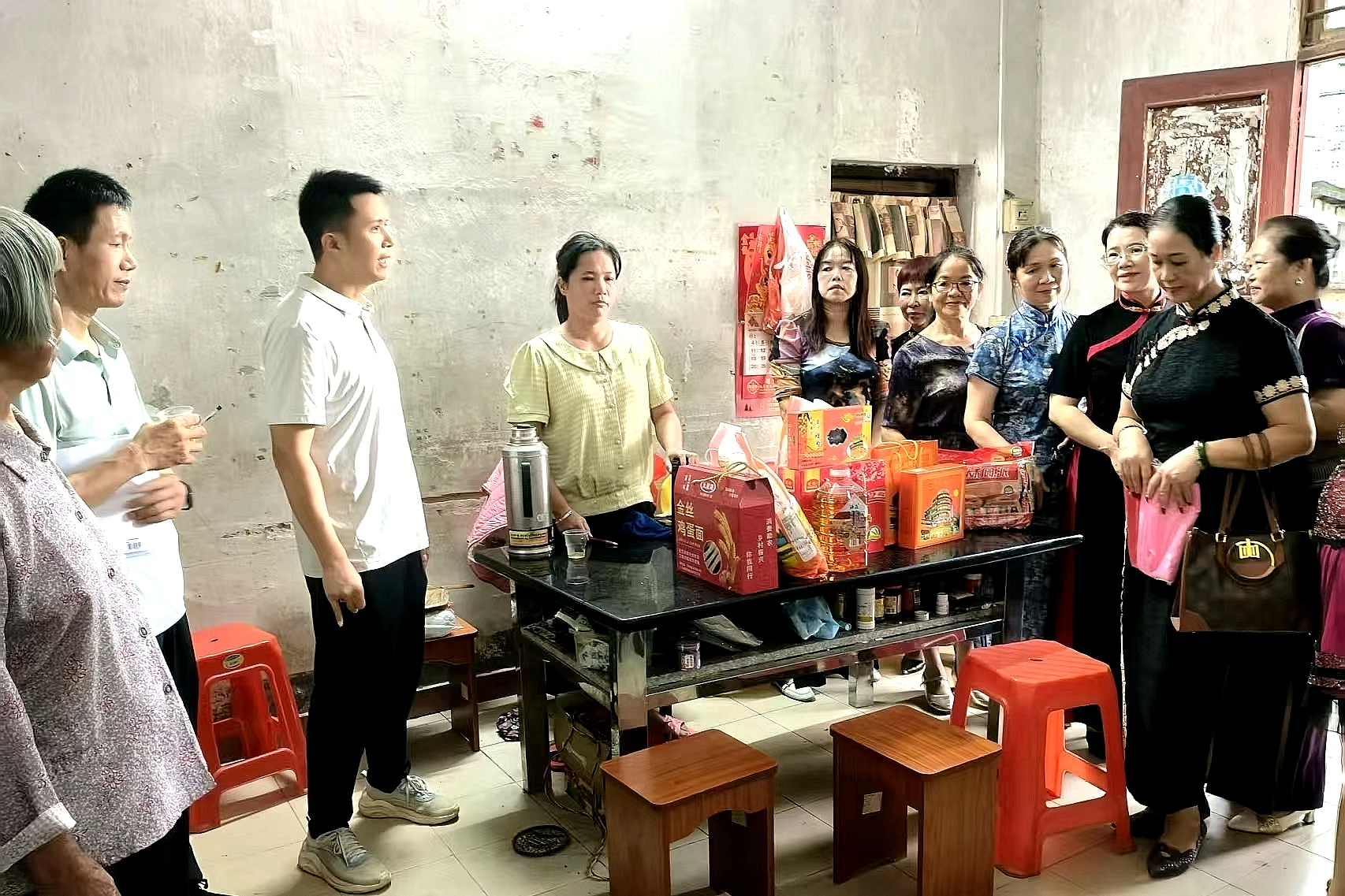 郁南都城：社会各方走访困难户，爱心帮扶慰问送温暖