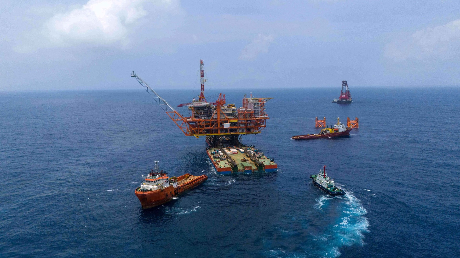 China's first intelligent offshore drilling platform installed