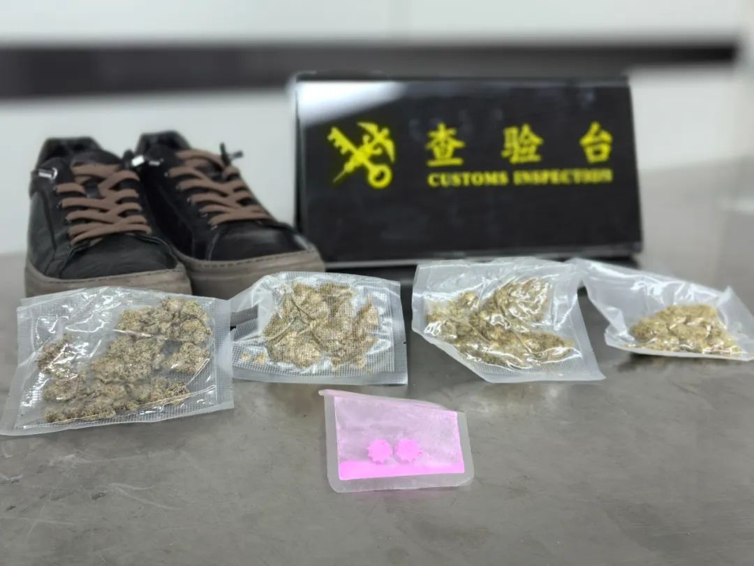 鞋子的脚充满了毒和恐怖!海关:案件已提交