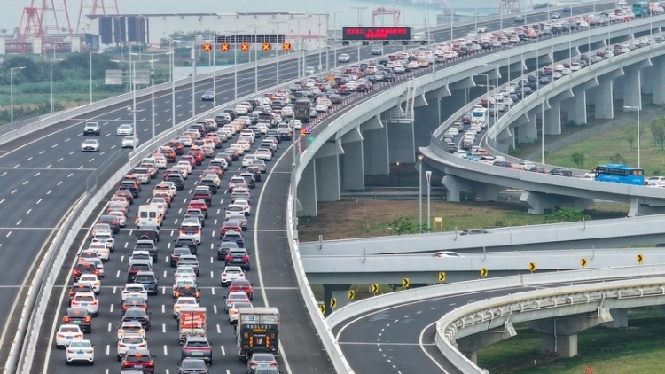 1—7月我国汽车产销同比增长均超12%，出口增长12.8%