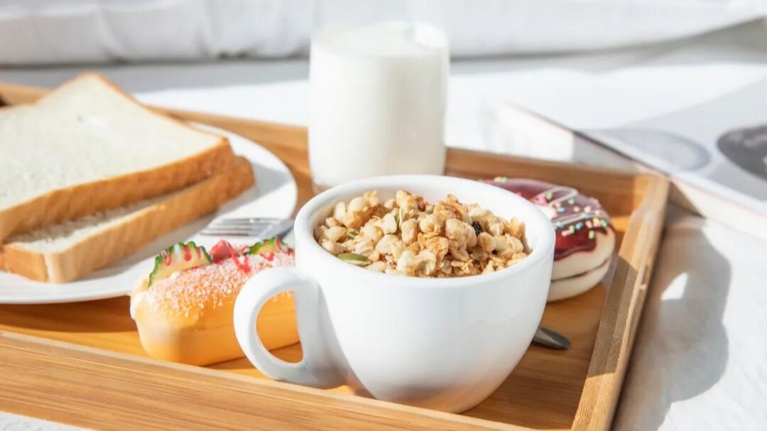 更年期女性易潮热、盗汗、骨质疏松，学会调整饮食很重要