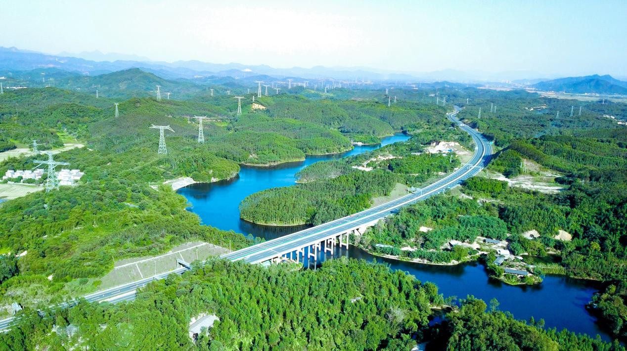 惠清高速航拍图，生态环境优良