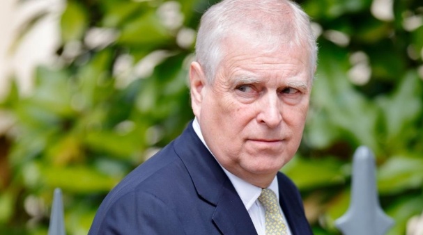 英国安德鲁王子放弃国王头衔