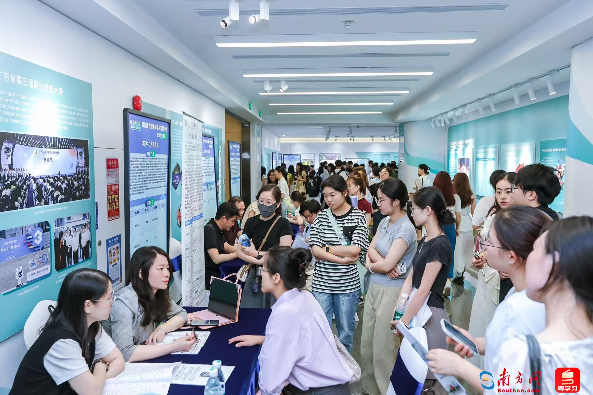 “百万英才汇南粤”粤港澳大湾区青年人才对接会——医疗卫生专场第二场活动在粤港澳大湾区（广东）人才港举办。通讯员供图。