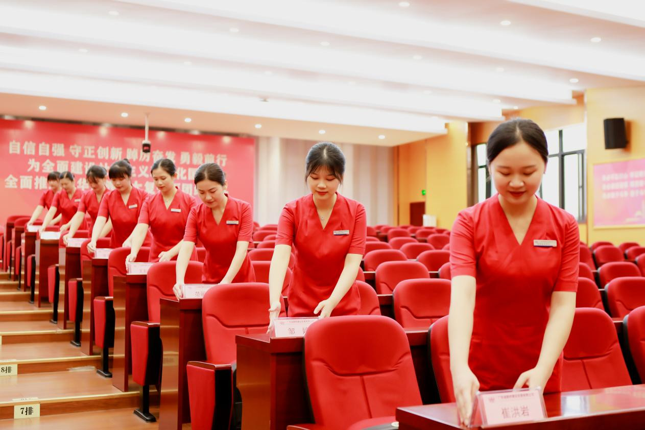 以满足培训会议的需求为出发点和落脚点，做细做实会务工作