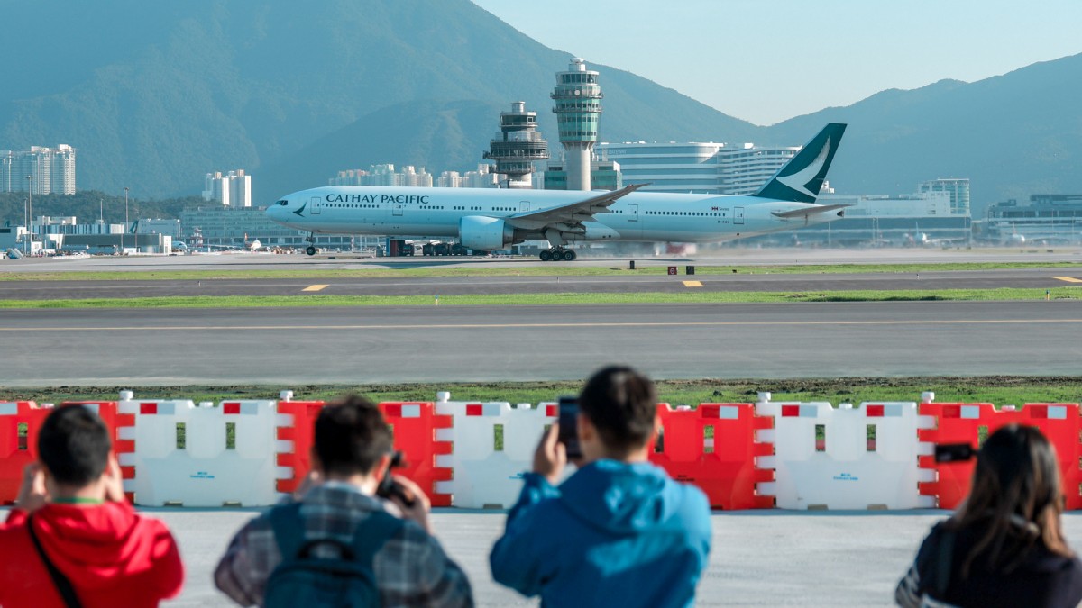 Hong Kong's three-runway system goes into operation