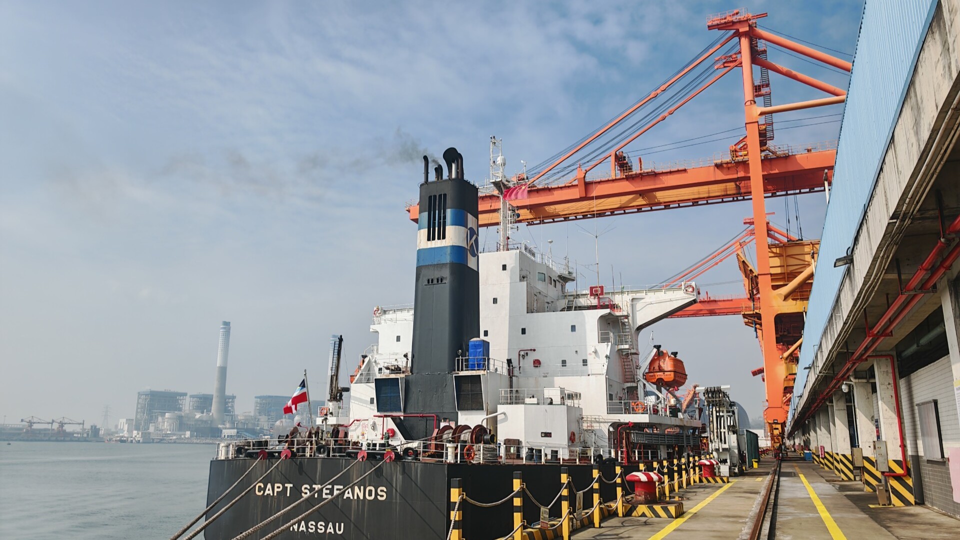 Yuedian Bohe Coal Terminal welcomes first imported coal ship