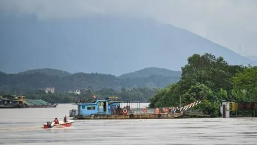 受台风“尼格”影响 广东省部分海面风力强劲