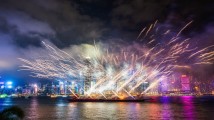 香港“五一”首绽海上烟火表演，预计将迎百万游客