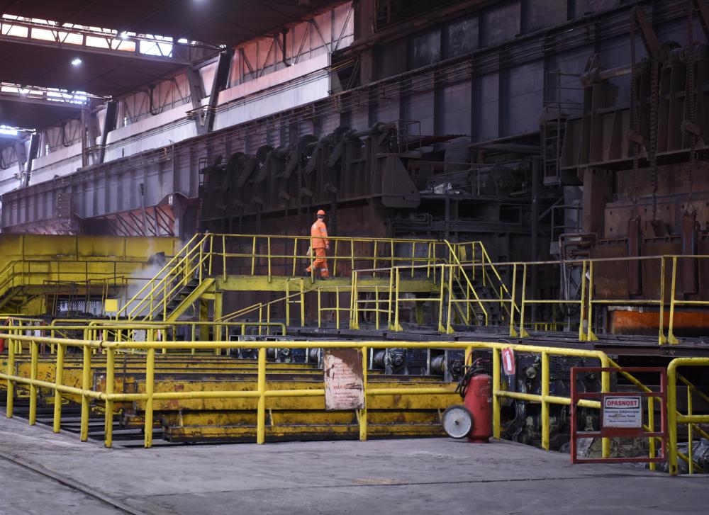 这是斯梅戴雷沃钢厂的生产车间。
