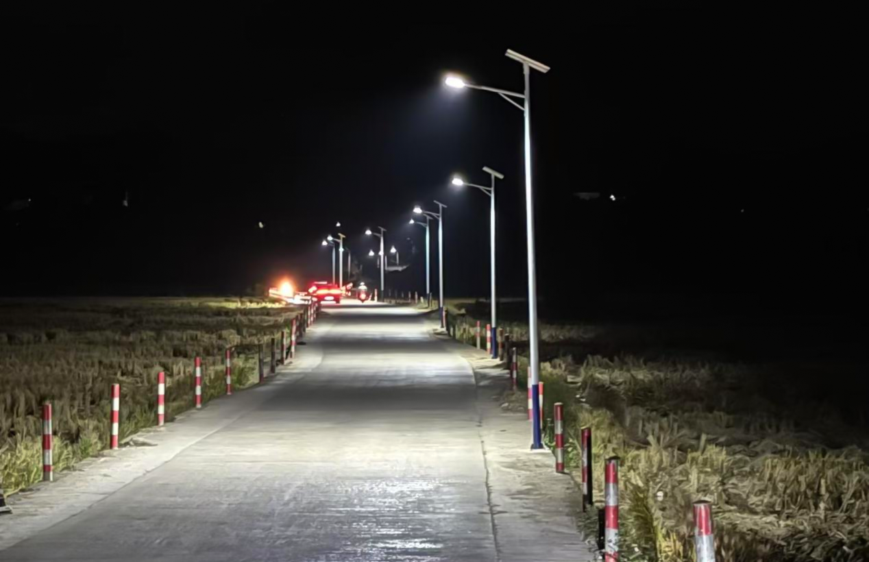 罗定市围底镇切实解决群众出行难题 138盏新路灯点亮4.5公里村道
