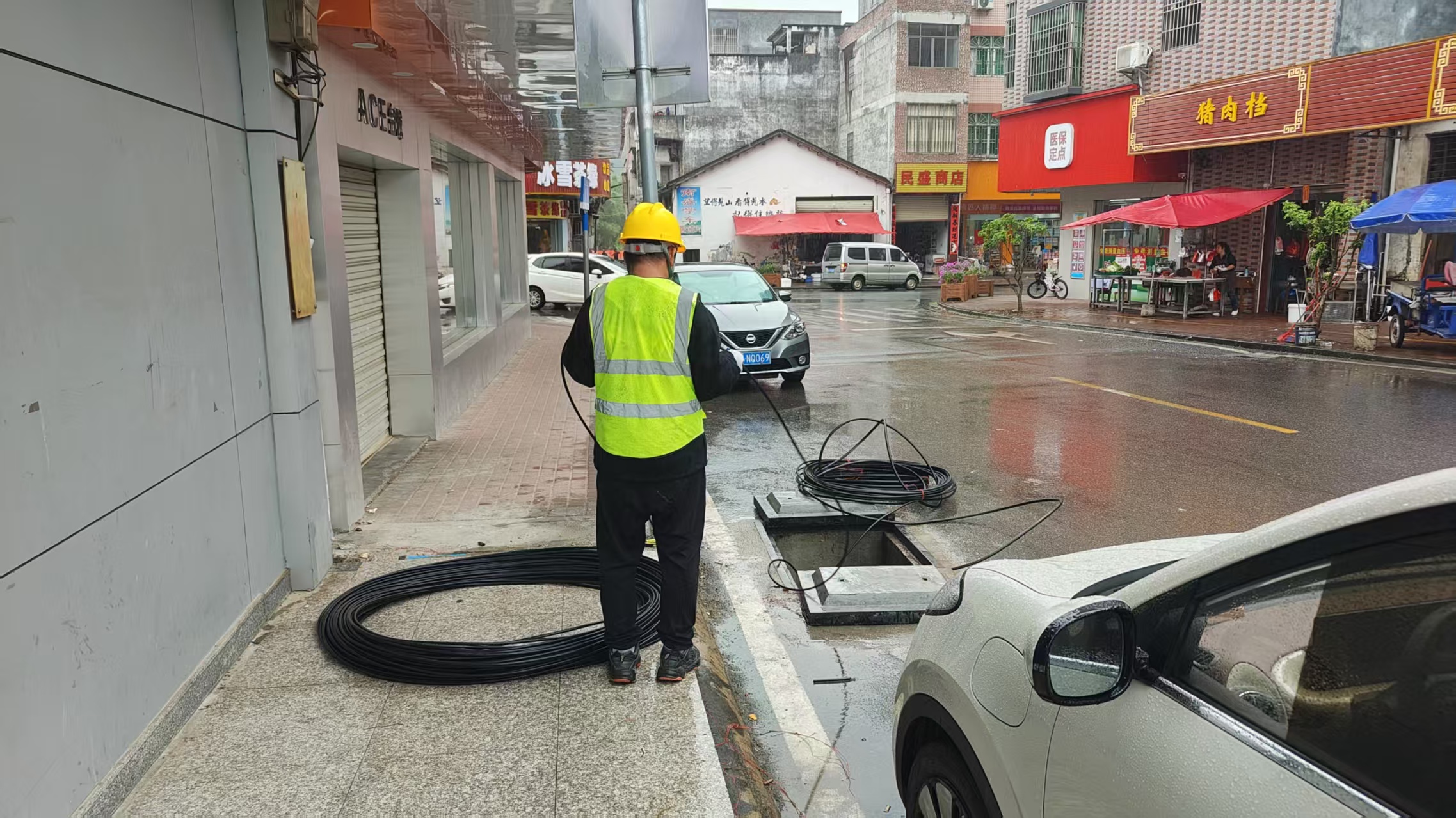 云城“三线”整治清朗天际 城乡风貌焕新颜