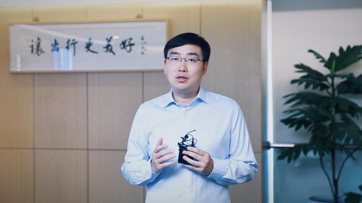 图为:滴滴创始人、CEO程维致谢全国司机师傅