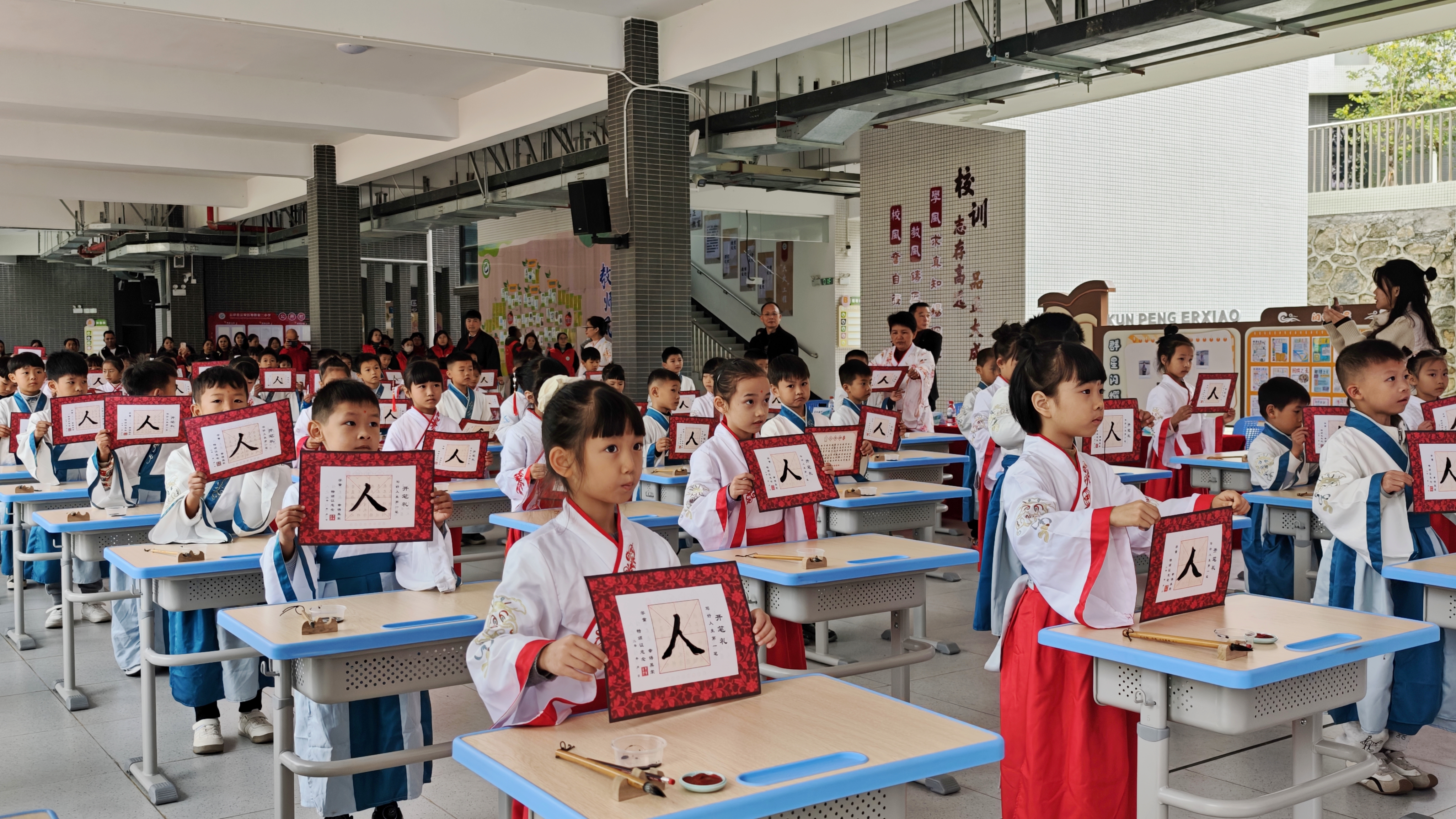 云安鲲鹏二小开笔礼仪式感十足