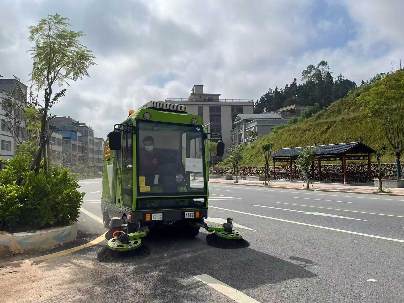 罗定市泗纶镇：省道整治添“利器”！